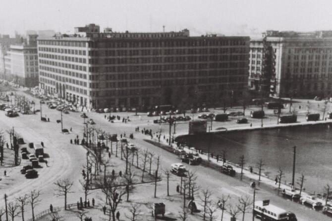 現在の新丸ビルの場所にあった貯水池の写真