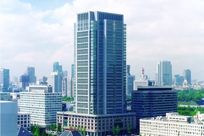 2002(平成14)年に建て替えられた新生・丸ビルの写真