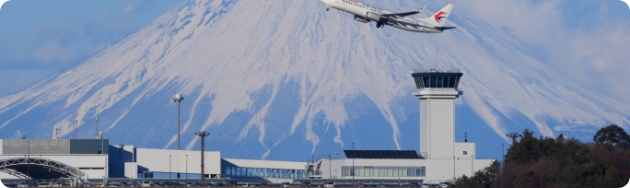 飛び立つ旅客飛行機