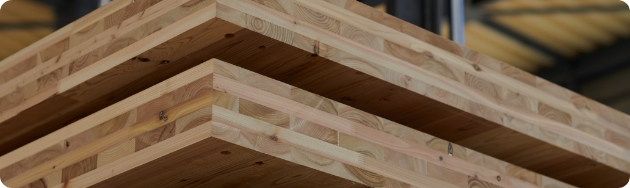 積み上がった建築用木材