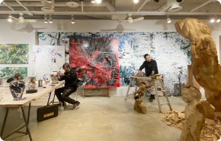 アーティストの創作活動風景